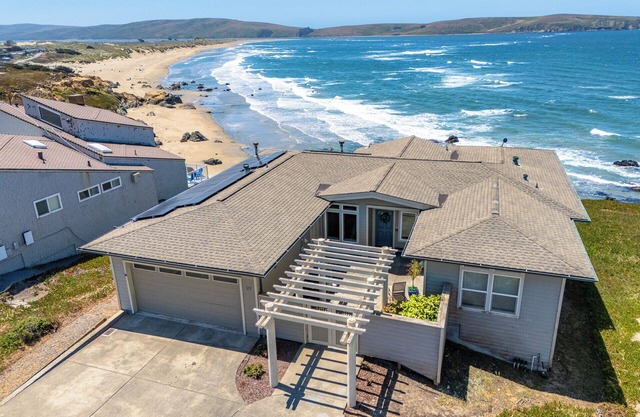 Sea Glass: Never Miss a Sunset Or Dolphin Jump! PERFECT Bluff Home!Solar/HtTb
