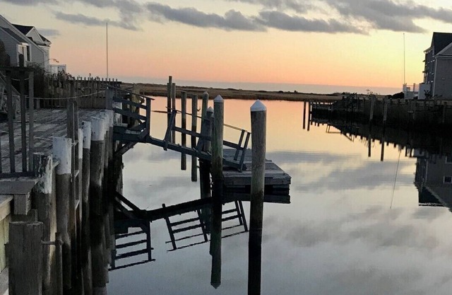 "Sea Gypsy" Waterfront newly renovated, beautiful views, dock, beach!