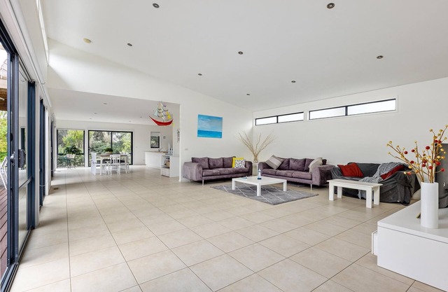 Sea Haven McCrae - 1 NIGHT FREE!* - Stunning coastal views, tranquil family retreat, close to beach
