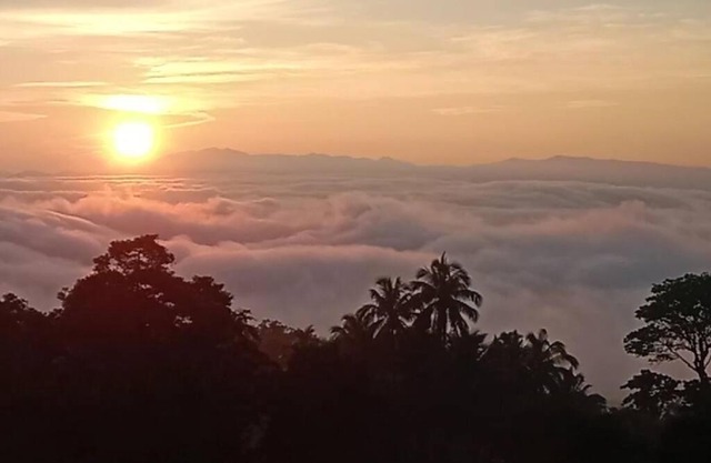 Sea of clouds Overlooking Staycation house