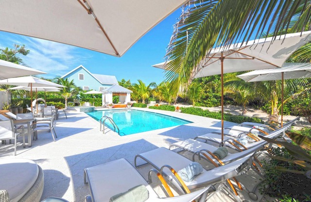 Sea Orchard Retreat: Gated Micro-Resort Near Seven Mile Beach w/Private Pool & H