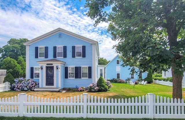 Sea St Stunner in Harwichport - Classic Cape house