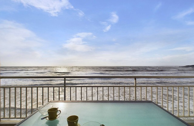 Sea view - apartment for 6 on St Gilles