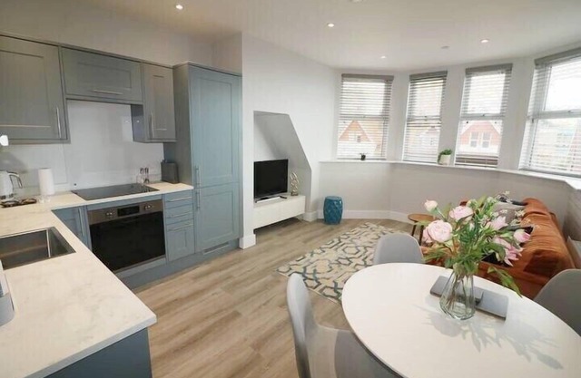 Sea View 2-Bed Family Apt w/Free Gym & Parking