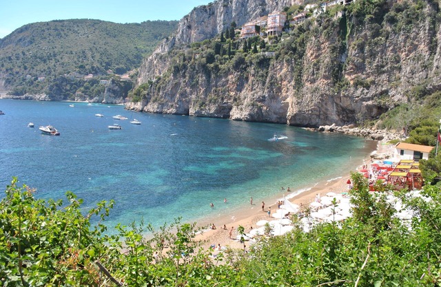 Sea view apartment, infinity pool, sleeps 4-5 people, 5 minutes from Monaco