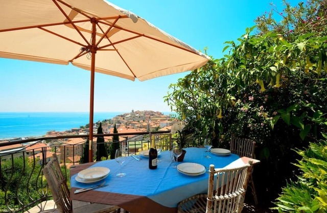 Sea view house with wifi, A/C in the 4 bedrooms and private parking space