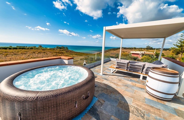 Sea view, only 400 m from blue flag beach, mini-pool-jacuzzi