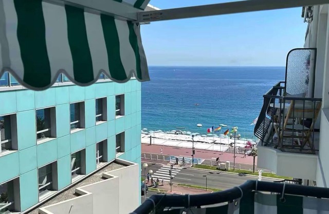SEA VIEW STUDIO 50M FROM THE PROMENADE AND BEACHES