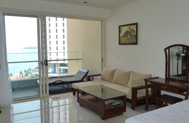 Sea View Studio in 5* building Costa