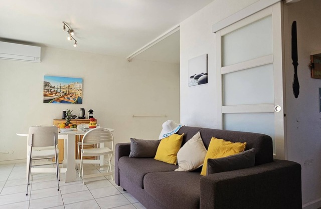 Sea view| Studio | Parking | Wi-Fi