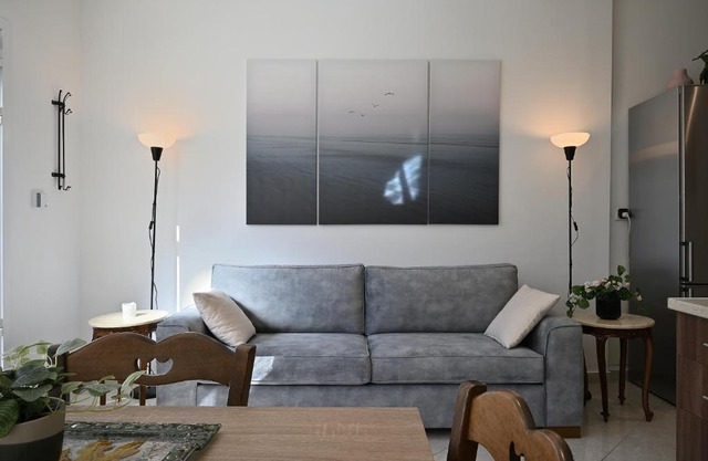 Seabreeze apartment in Palaio Faliro/Netflix