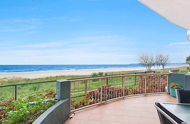 Seacrest 2 - Absolute Beachfront Tugun
