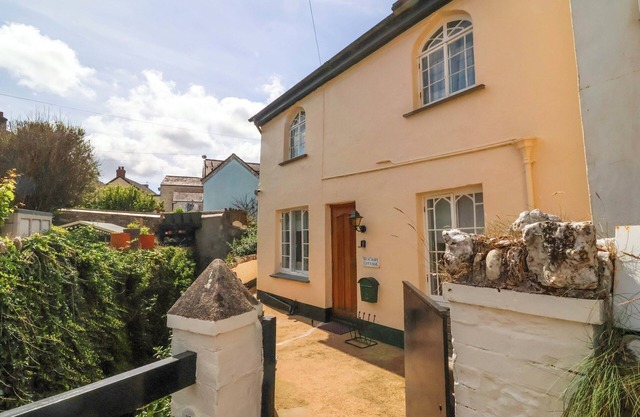 SEACROFT COTTAGE, pet friendly, with a garden in Combe Martin