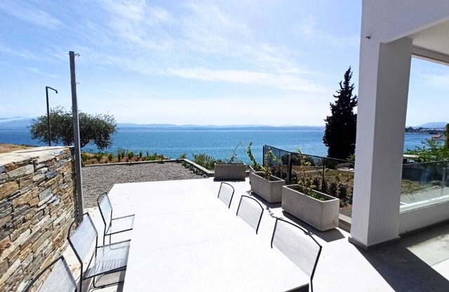 Seafront villa with private beach 1hr from Athens - MBH1