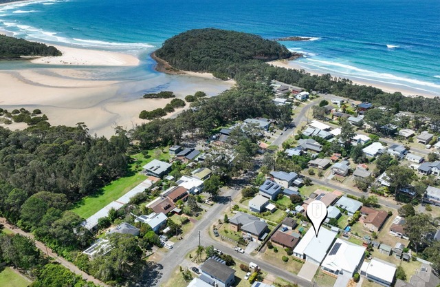 Seaglass Beach House - Beautifully designed retreat in the heart of Narrawallee