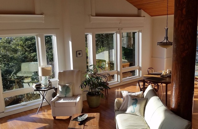 SEAGLASS - Secluded Irish Beach, Mendocino area oceanview home w treehouse feel