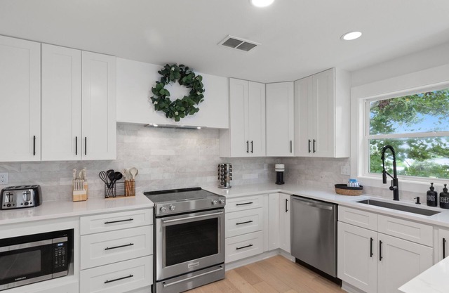 Seas & Greetings! 5BR 4BA House! Elegant Coastal Living Near the Shore