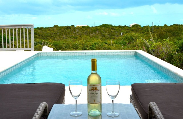 Seasage Cottage: 2 Bed 2 bath with private pool. 3 miles to Grace Bay Beach