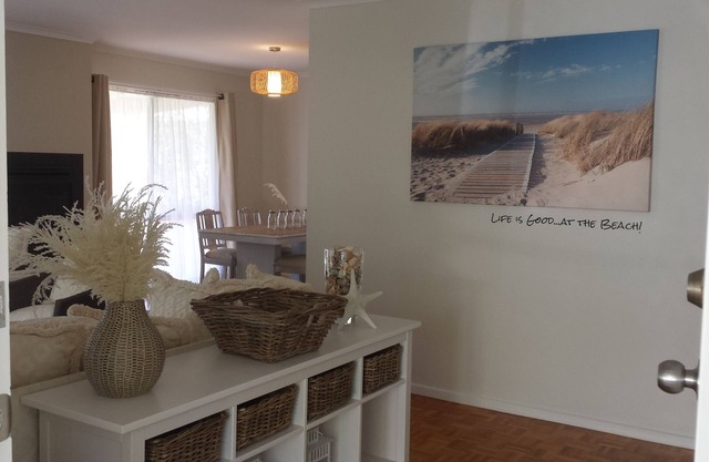 Seascape Beach Cottage