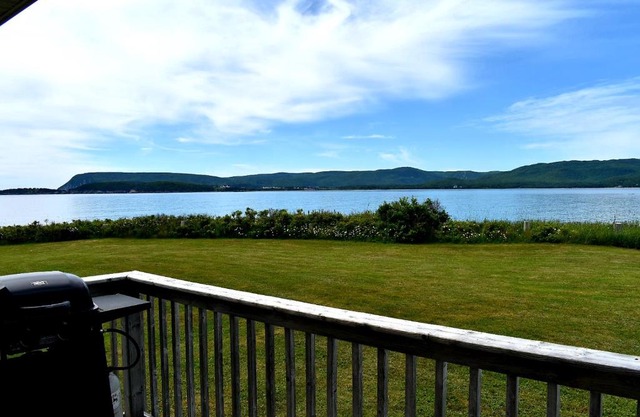 Seascape Coastal Retreat - 2 ADULTS ONLY - HOT TUB AND WITHOUT HOT TUB OCEANFRONT PROPERTY