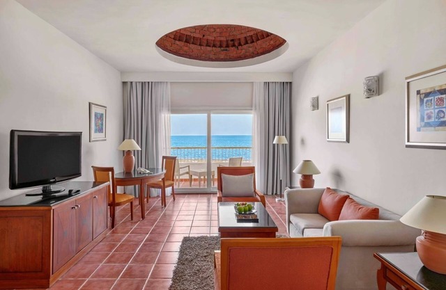 Seaside Comfort l 3 Pools, Spa, Tennis, Water Sports & Kids’ Club, Diving Spots