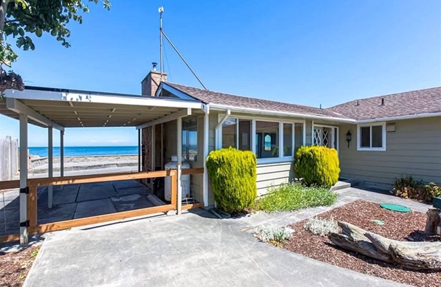 Seaside Cottage Beachfront Escape on Dungeness Bay