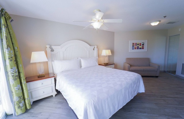 Seaside Dream! Amazing Island View Room w/1 Queem Bed, Outdoor Pool