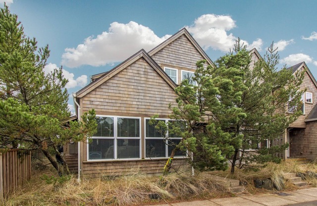 Seaside Paradise #162 - Lovely, spacious, classy townhome near beach