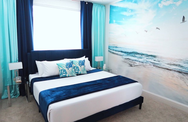 Seaside Retreat 1BD Lux King in Southeast Jax with Balcony