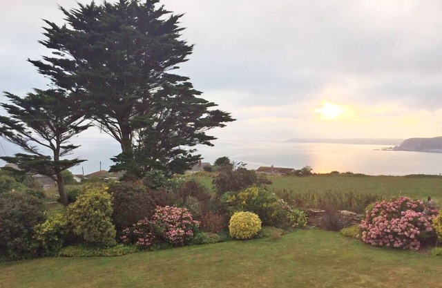 SEASPRAY (BIGBURY-ON-SEA), family friendly in Bigbury-On-Sea