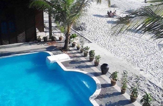 Seaview Chalet #3 Beachfront Cenang Beach
