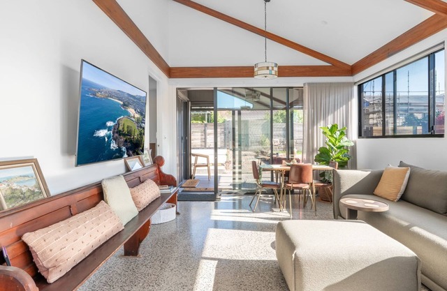 Seaview Lane Hideaway ~ Captivating coastal escape by the sea