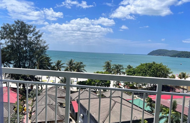 Seaview room with balcony 4-5pax @ Cenang Beach
