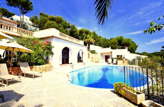Seaview Villa in the first Line of the sea near to the beach of Font de Sa Cala