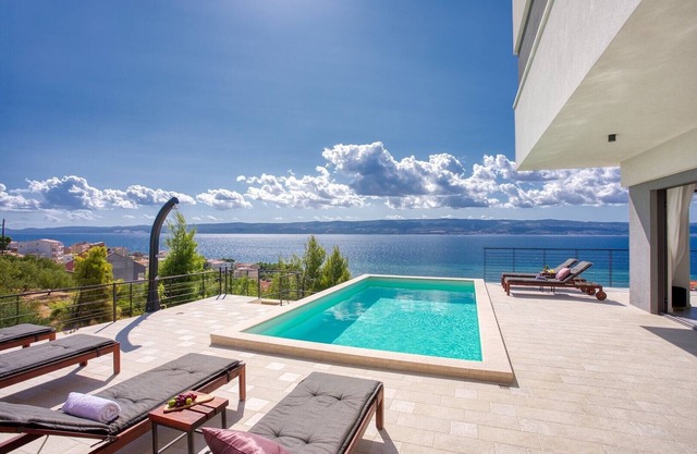 Seaview Villa Vivra with 4 en-suite bedrooms, gym, and private pool
