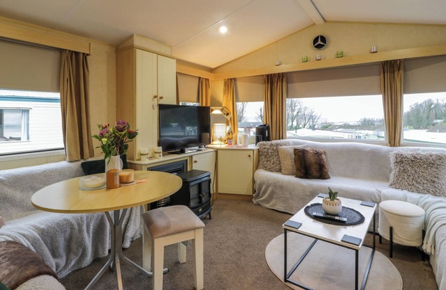 SEAVIEWS, pet friendly, country holiday cottage in Stranraer
