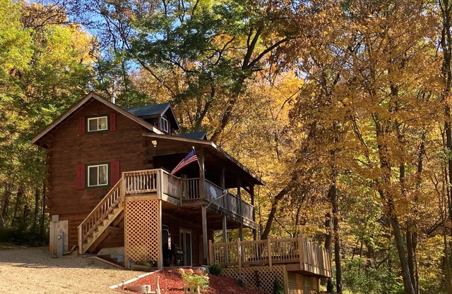 Secluded cabin in the woods with great views of Mother Natures finest