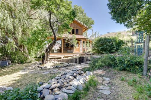 Secluded Couples Retreat on Farm in Paonia!