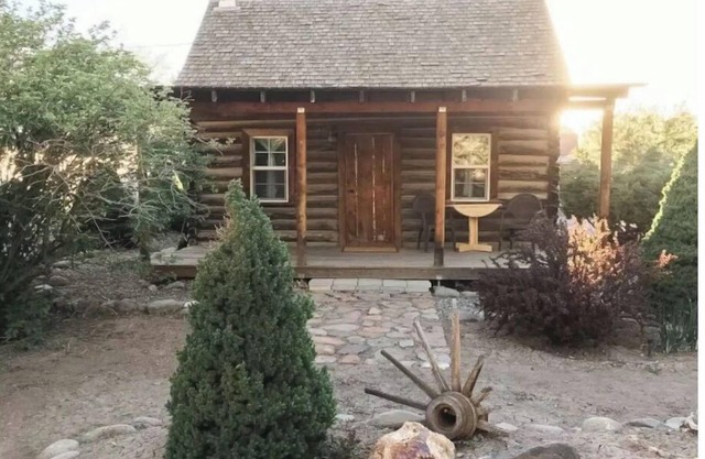 Secluded, Cozy Cabin Getaway
