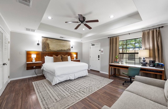 Secluded Garden-view King Suite with Pool Surrounded by Tree-Filled Retreat