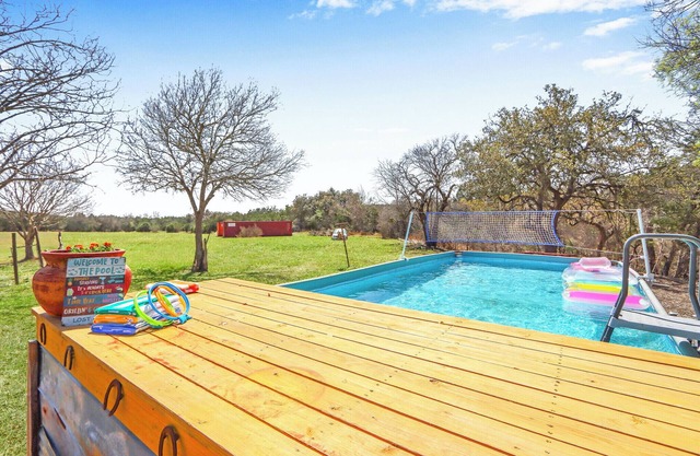 Secluded Hill Country Oasis: Pool, Spa, Sauna and Stargazing
