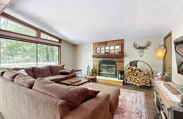 Secluded home with deck, hot tub, fireplace, woodstove, & foosball table