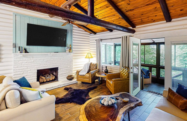Secluded home with private hot tub, foosball, 2 fireplaces, grill, & cornhole