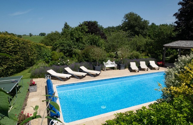 Secluded house with heated pool & tennis court in large exclusive garden.