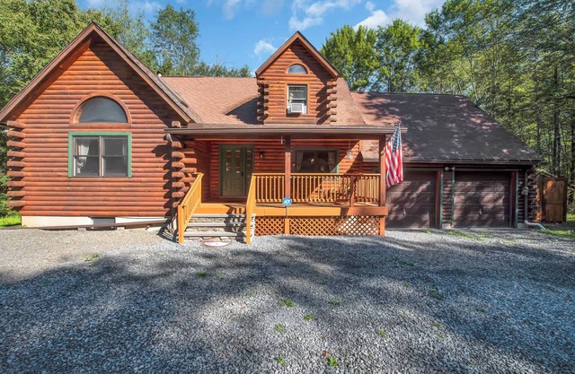 Secluded Log Cabin w/Hot Tub, Fire Pit, Game Room