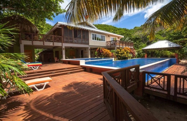 Secluded Oceanfront 4BR Luxury Villa - Fully Staffed on Camp Bay Beach, Roatan