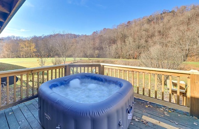 Secluded Retreat BBQ, Lawn Games, and Fire Pit!