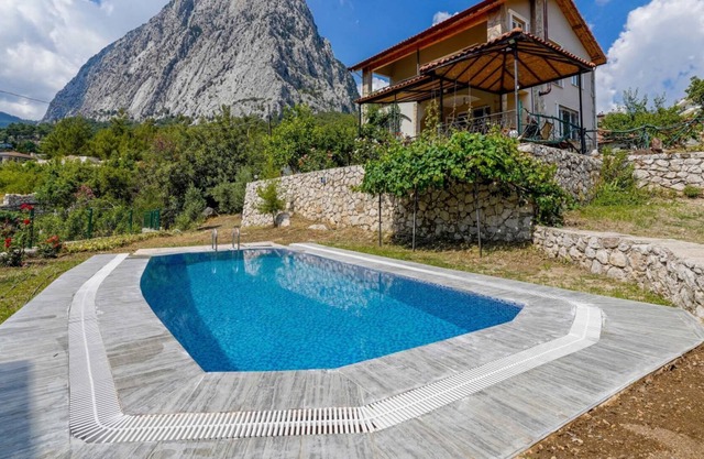 Secluded Villa with on Mountainside in Antalya