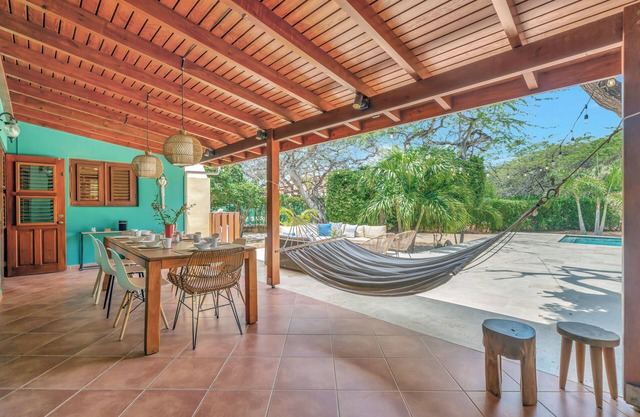 Secluded Villa With Pool3min to Beachfree Utilities