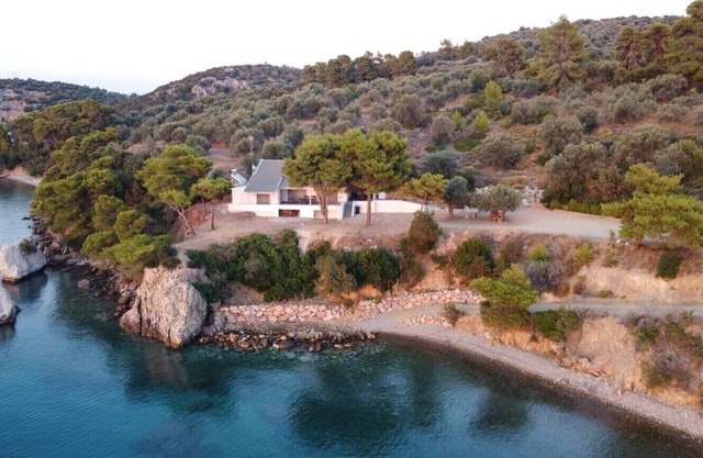 SECRET PARADISE-MODERN HOUSE-PRIVATE SMALL BEACH